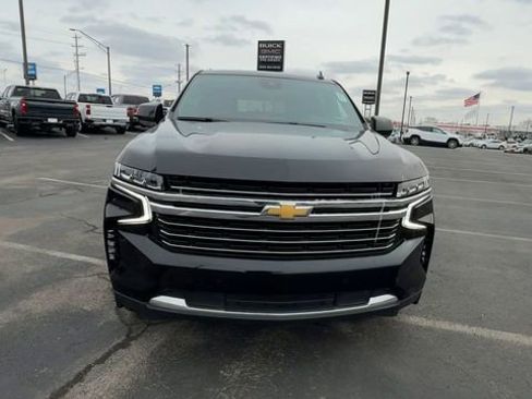 Used 2023 Chevrolet Suburban LT RWD image 3