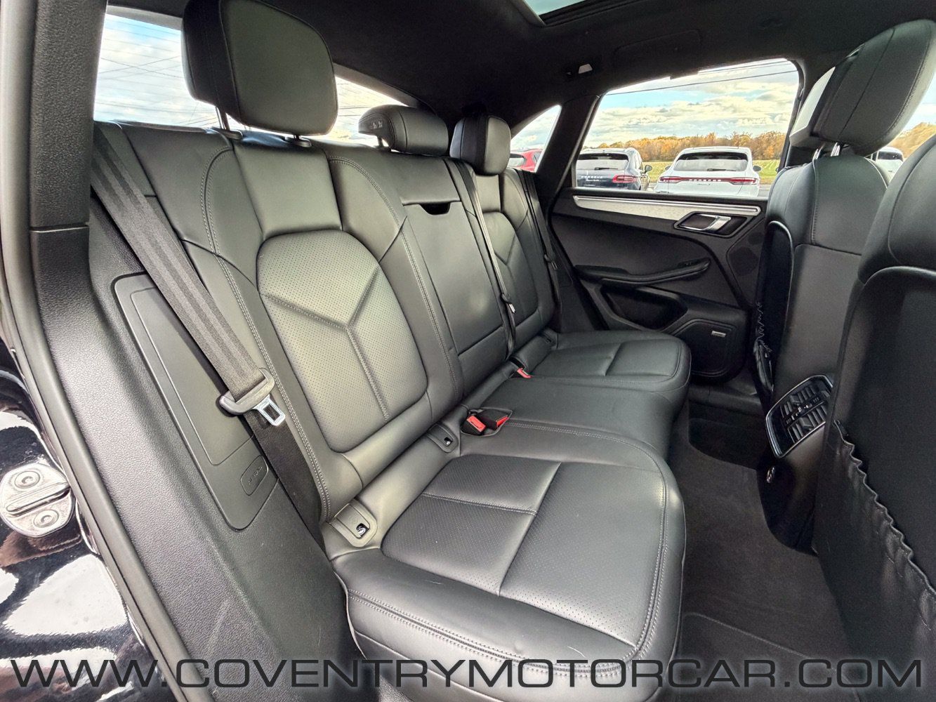 Used 2020 Porsche Macan Turbo AWD/4WD image 46