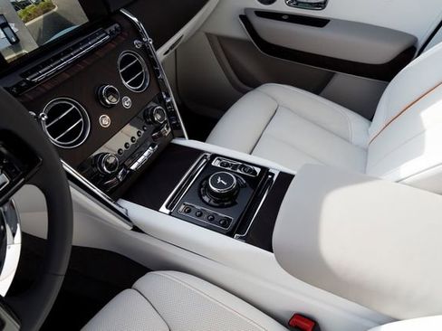 Used 2023 Rolls-Royce Cullinan w/ Cullinan Package image 38