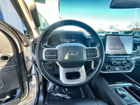 Used 2023 Ford Expedition XLT image 16