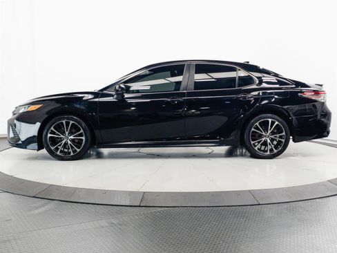Used 2019 Toyota Camry SE FWD image 7