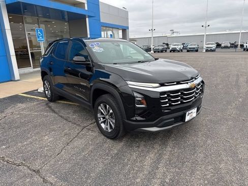 Used 2025 Chevrolet Equinox LT FWD image 9
