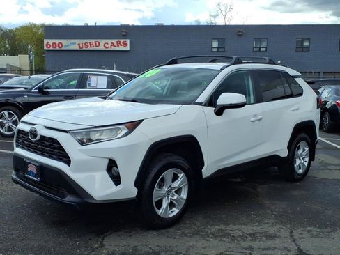 Used 2020 Toyota RAV4 XLE w/ Convenience Package AWD/4WD image 3