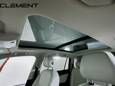 Used 2019 Volkswagen Tiguan SE w/ Panoramic Sunroof Package image 24