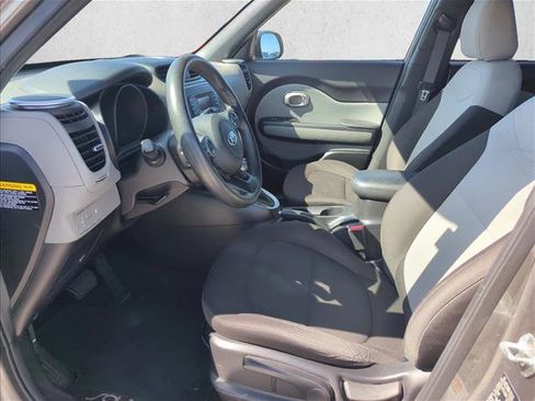 Used 2016 Kia Soul image 9