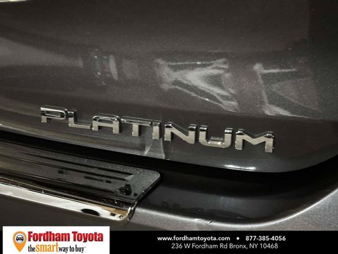Used 2022 Toyota Highlander Platinum FWD image 11