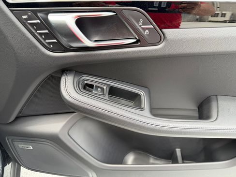 Certified 2026 Porsche Macan AWD/4WD image 18