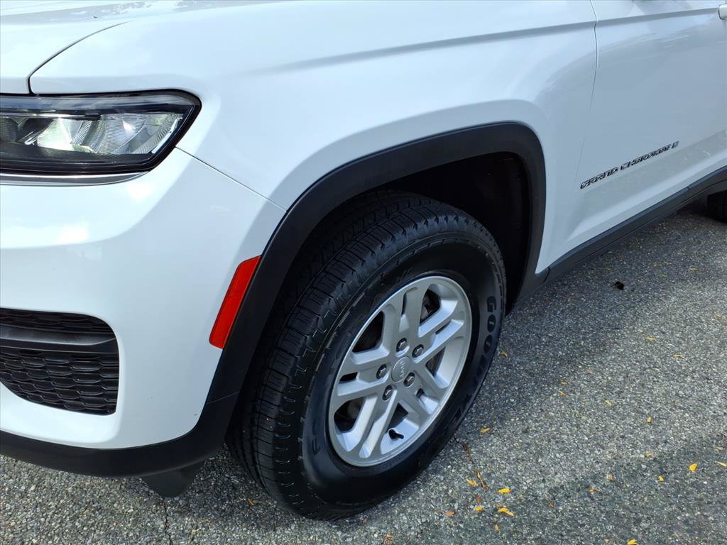 Used 2022 Jeep Grand Cherokee Laredo w/ Luxury Tech Group I RWD image 9