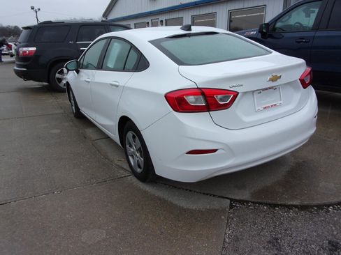 Used 2018 Chevrolet Cruze LS w/ LS Fleet Convenience Package FWD image 2