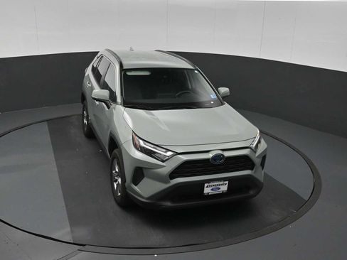 Used 2022 Toyota RAV4 XLE w/ XLE Grade Weather Package AWD/4WD image 43