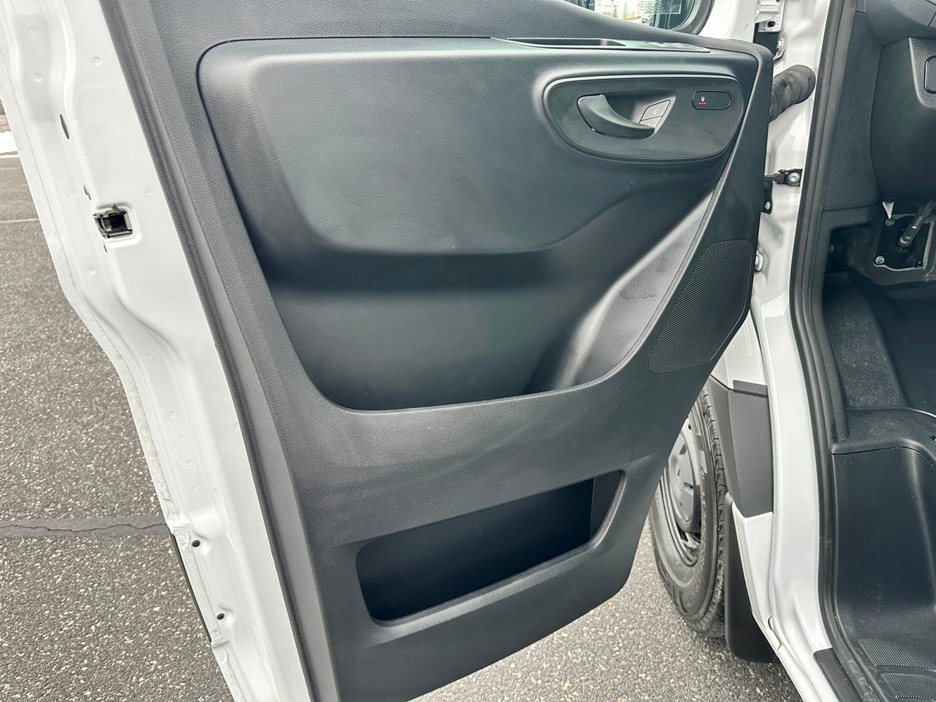Used 2025 Mercedes-Benz Sprinter 2500 image 10