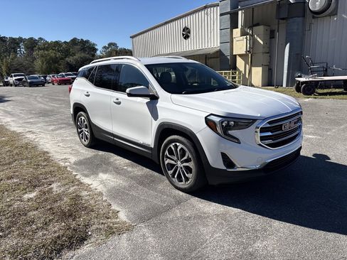 Used 2020 GMC Terrain SLT w/ Preferred Package image 2
