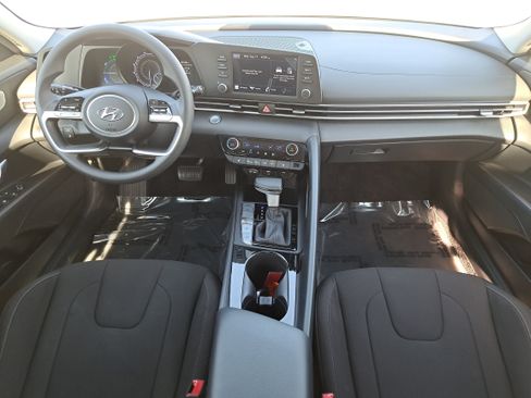 Used 2023 Hyundai Elantra Blue FWD image 9