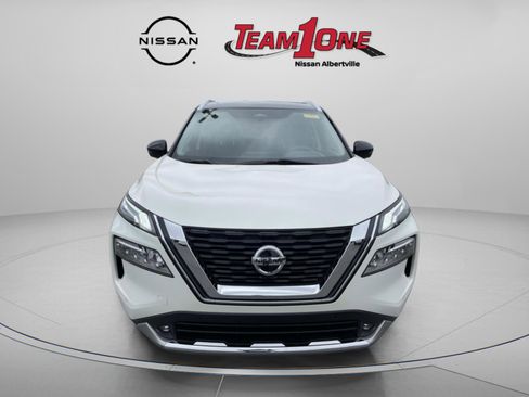 Used 2021 Nissan Rogue Platinum FWD image 2