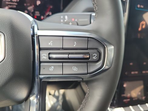 Used 2025 GMC Yukon XL Denali AWD/4WD image 21