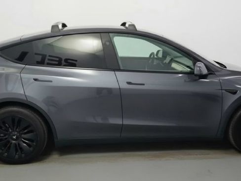Used 2023 Tesla Model Y AWD image 5
