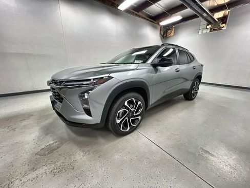New 2026 Chevrolet Trax RS w/ Sunroof Package FWD image 4