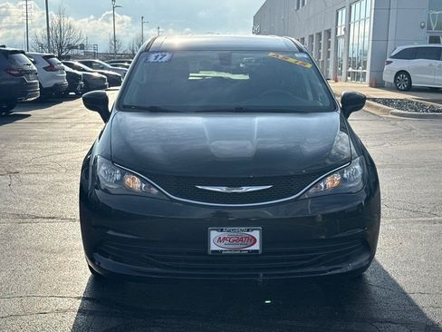 Used 2017 Chrysler Pacifica LX FWD image 5