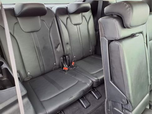 Used 2024 Kia Sorento S image 24