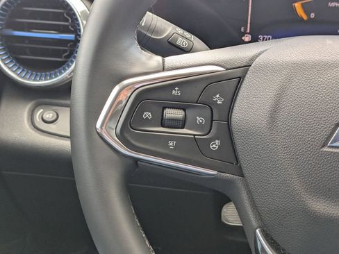 Used 2025 Chevrolet Trax LT w/ LT Convenience Package image 16