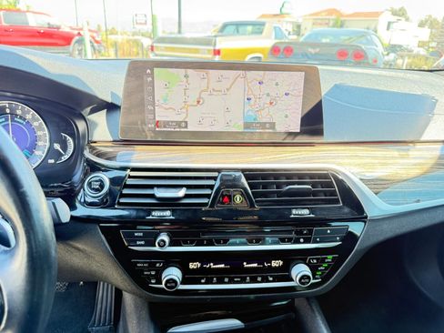 Used 2019 BMW 530e w/ Convenience Package image 27
