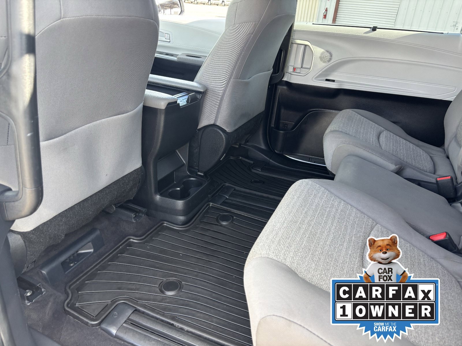Used 2025 Toyota Sienna LE AWD/4WD image 18