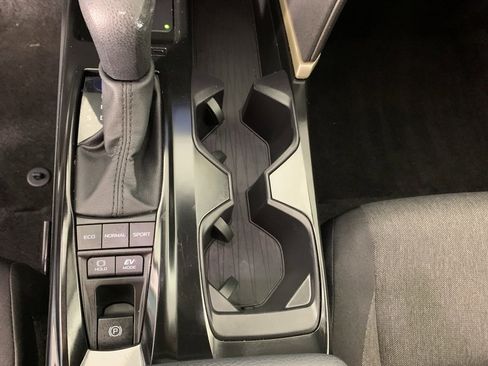 Used 2025 Toyota Camry LE image 13