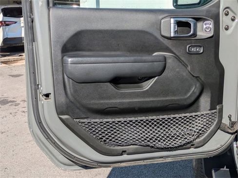 Used 2022 Jeep Gladiator Willys image 6