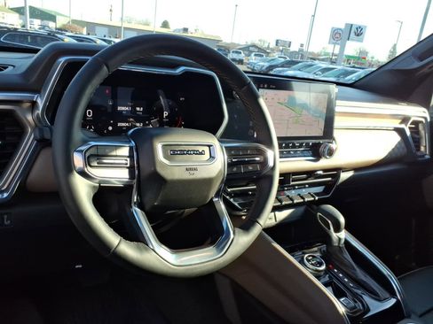 Used 2023 GMC Canyon Denali image 10