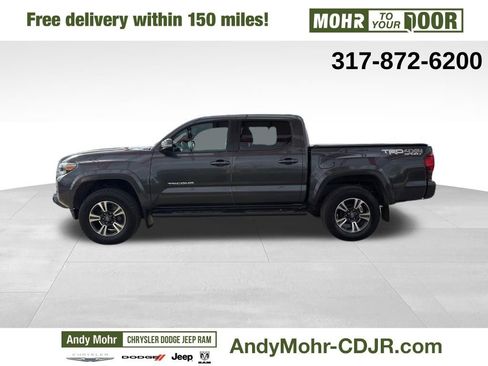 Used 2019 Toyota Tacoma TRD Sport image 4