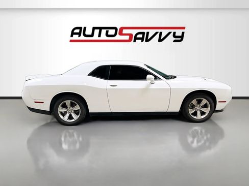 Used 2022 Dodge Challenger SXT RWD image 8