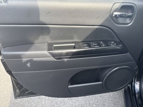 Used 2016 Jeep Patriot Latitude image 15