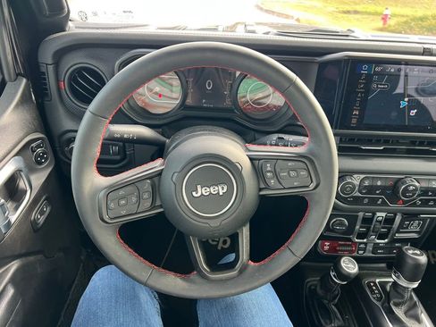 Used 2024 Jeep Wrangler Rubicon w/ Technology Group image 26