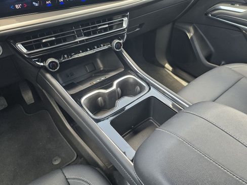 Used 2025 Chevrolet Traverse LT AWD/4WD image 18