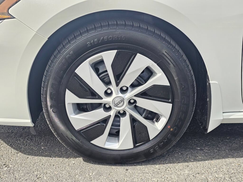 Used 2024 Nissan Altima 2.5 S FWD image 10