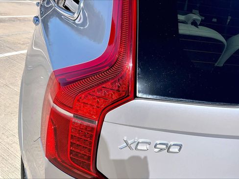 Used 2018 Volvo XC90 T6 Momentum w/ Convenience Package image 29