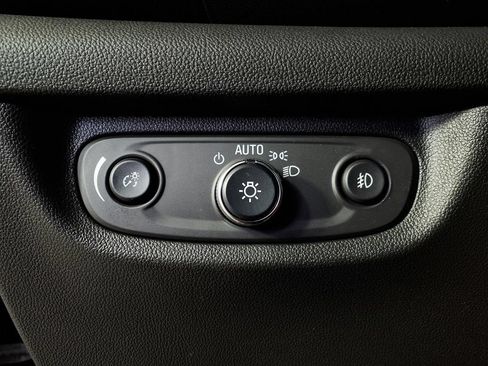 Used 2018 Buick Regal Essence FWD image 24