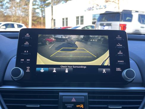 Used 2019 Honda Accord Sport image 4