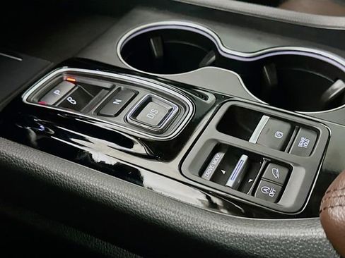 Certified 2025 Honda Pilot Elite image 29