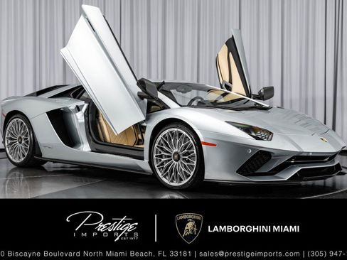 Used 2018 Lamborghini Aventador S image 1