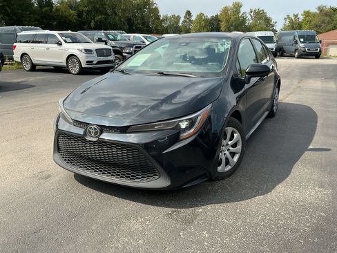 Used 2021 Toyota Corolla LE FWD image 2