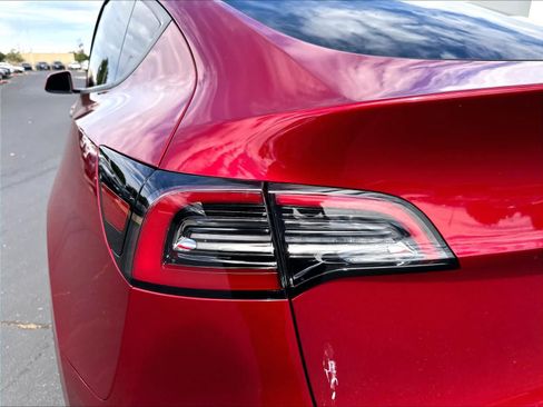 Used 2024 Tesla Model Y 2WD image 23