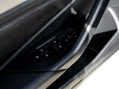 Used 2019 Volkswagen Jetta R-Line image 41