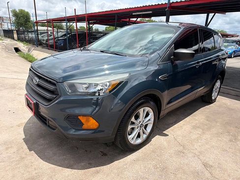 Used 2019 Ford Escape S FWD image 3