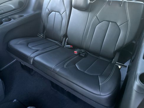 New 2026 Chrysler Pacifica Select image 16