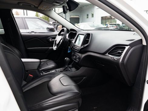 Used 2020 Jeep Cherokee Latitude w/ Quick Order Package 26F North image 26