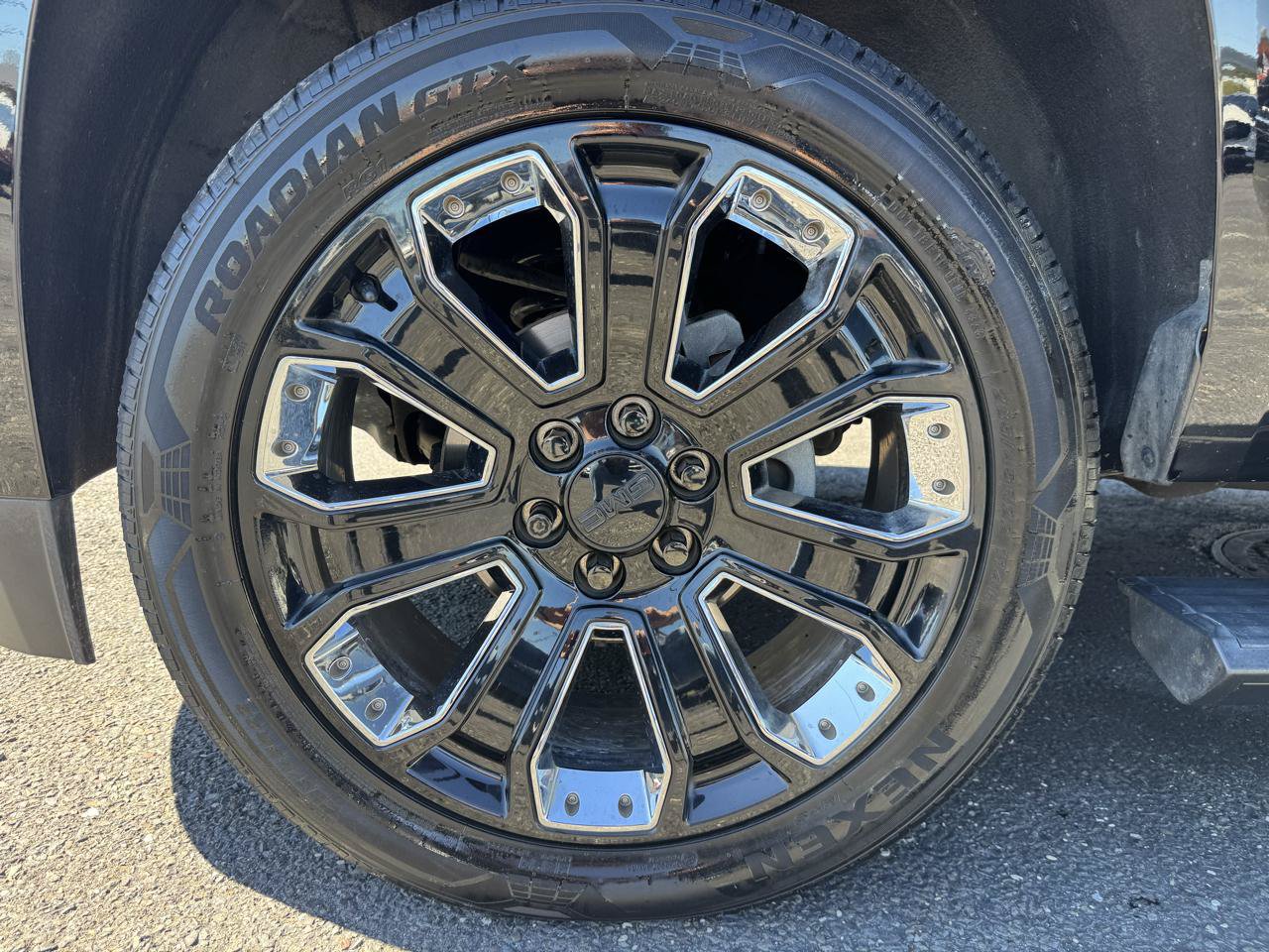 Used 2019 GMC Yukon Denali w/ Denali Ultimate Package AWD/4WD image 25