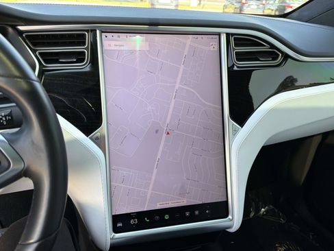 Used 2018 Tesla Model X 75D image 10