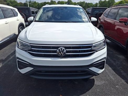 Used 2024 Volkswagen Tiguan SE FWD image 2