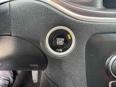 Used 2017 Dodge Charger SE image 31